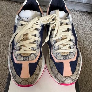 Gucci Women's Pink and Navy Sneakers
